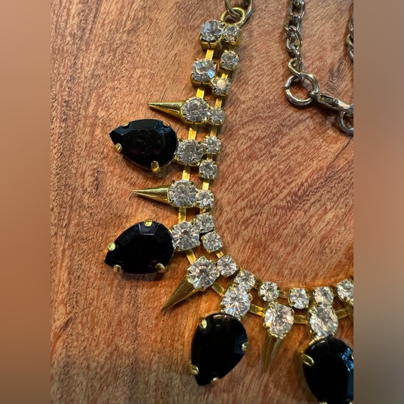 Vintage teardrop and rhinestone choker with gold tone chain - Picture 7 of 8